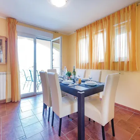Three-bedroom Holiday In