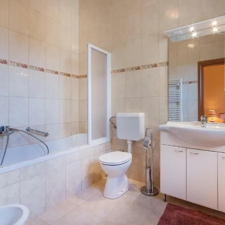 Three-bedroom Holiday In 別荘 *