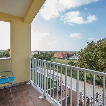 Three-bedroom Holiday In 別荘 Baderna
