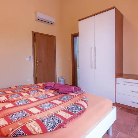 Three-bedroom Holiday In 別荘 Baderna