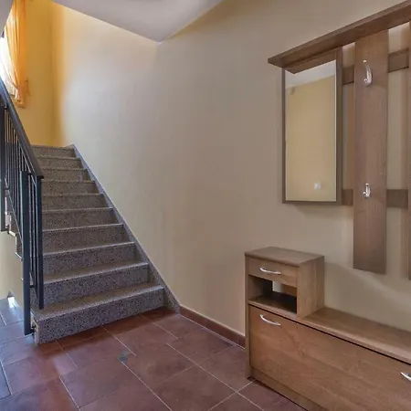 Three-bedroom Holiday In Baderna