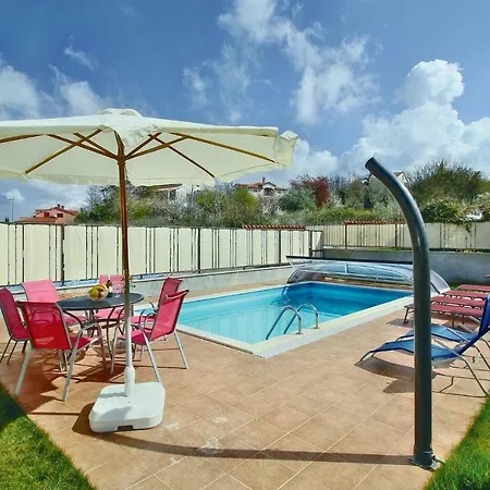 Three-bedroom Holiday In Baderna