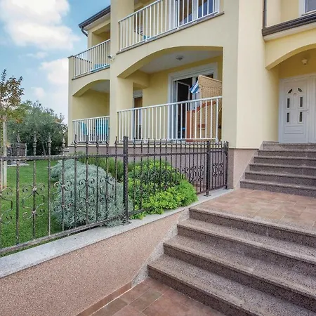 Three-bedroom Holiday In Дом отдыха *