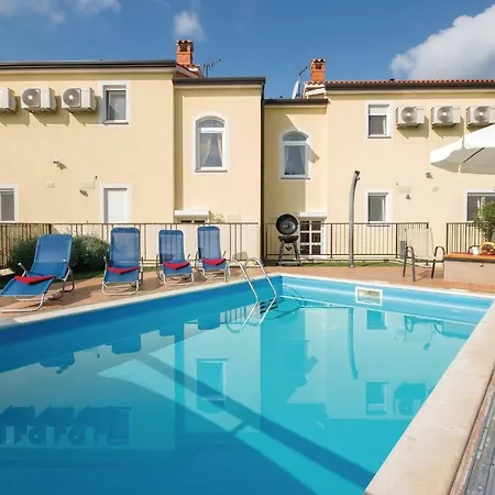 Three-bedroom Holiday In Дом отдыха Бадерна